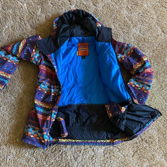 Colorful Patterned Jacket - Picture 4 of 4